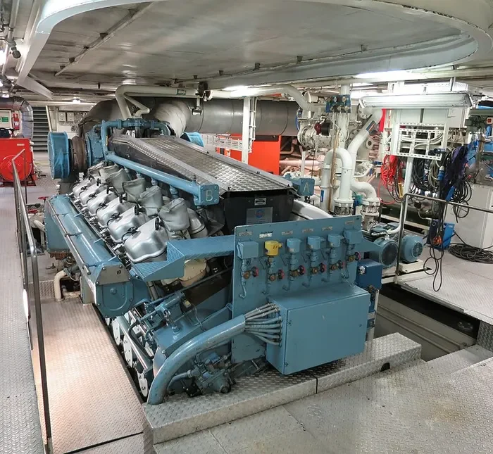 Engine Room, Ferry Basto IV 03