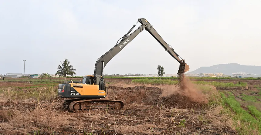 Modern Long Reach Excavator - Image 2